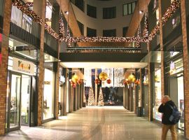 weihnachtsdeko-grosse-tannen-led-einkaufs-shopping-center-mercaturaalen5-min.jpg