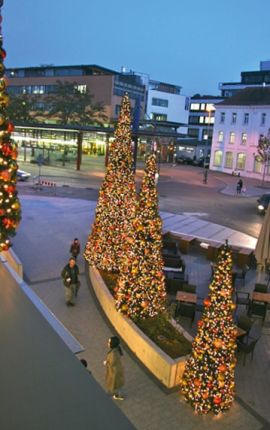 weihnachtsdeko-grosse-tannen-led-einkaufs-shopping-center-mercaturaalen6-min.jpg