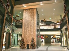 weihnachtsdekoration-lichterketten-shopping-center-deko-berger-christmas-q-min.jpg