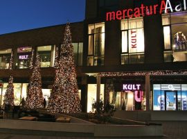 weihnachtsdeko-grosse-tannen-led-einkaufs-shopping-center-mercaturaalen2-min.jpg